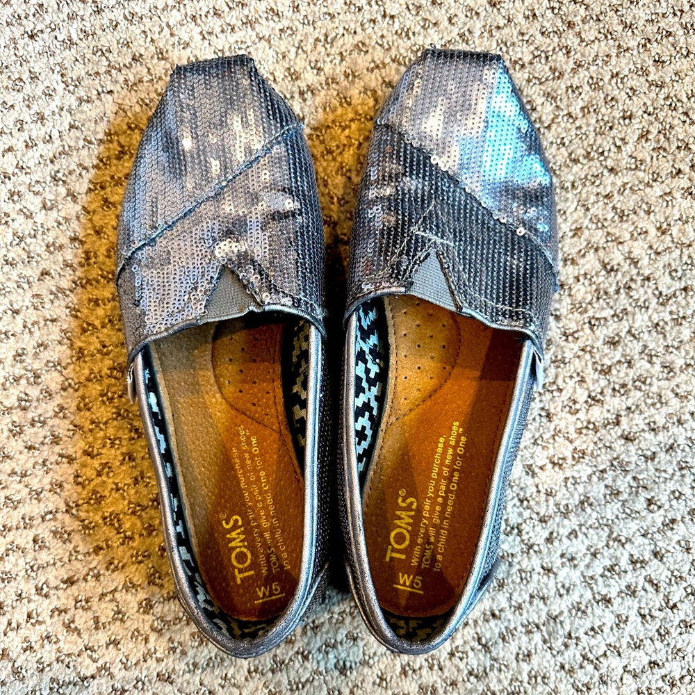TOMS Glittery Silver Sequined Slip-Ons Size 5